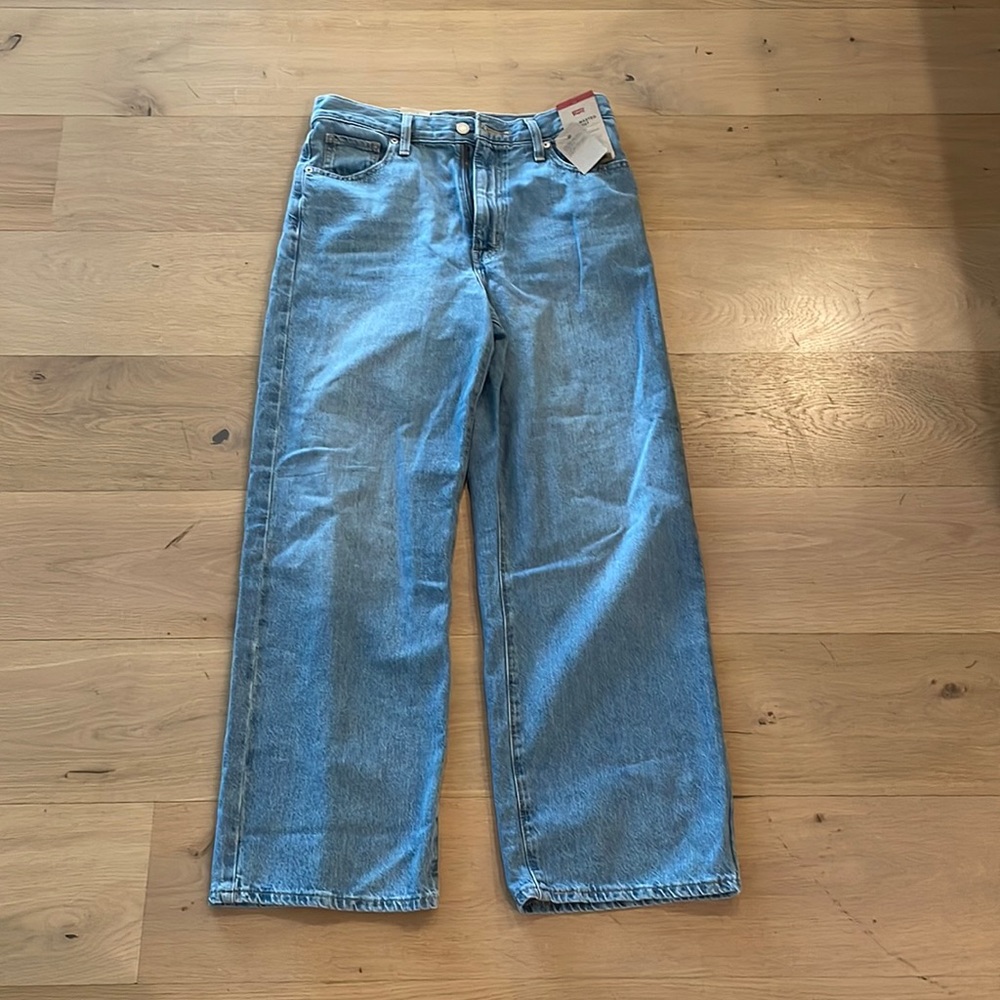 BRAND NEW NEVER WORK LEVIS JEANS